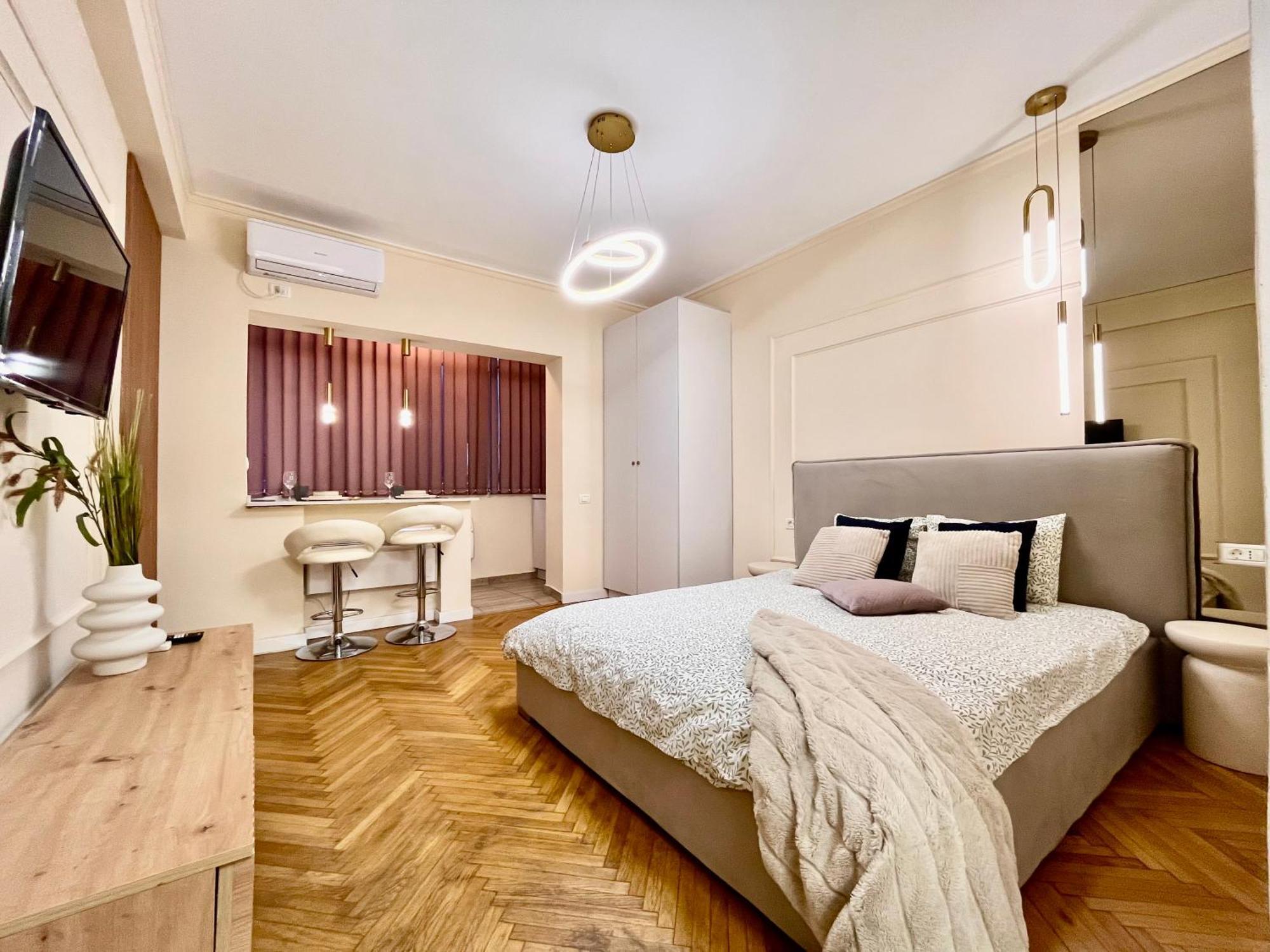 Nomad Instastudio - Steps From Old Town Apartament *
